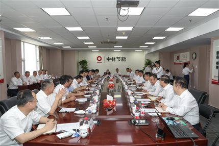集團(tuán)黨委書記、董事長周育先蒞臨中材節(jié)能調(diào)研指導(dǎo)
